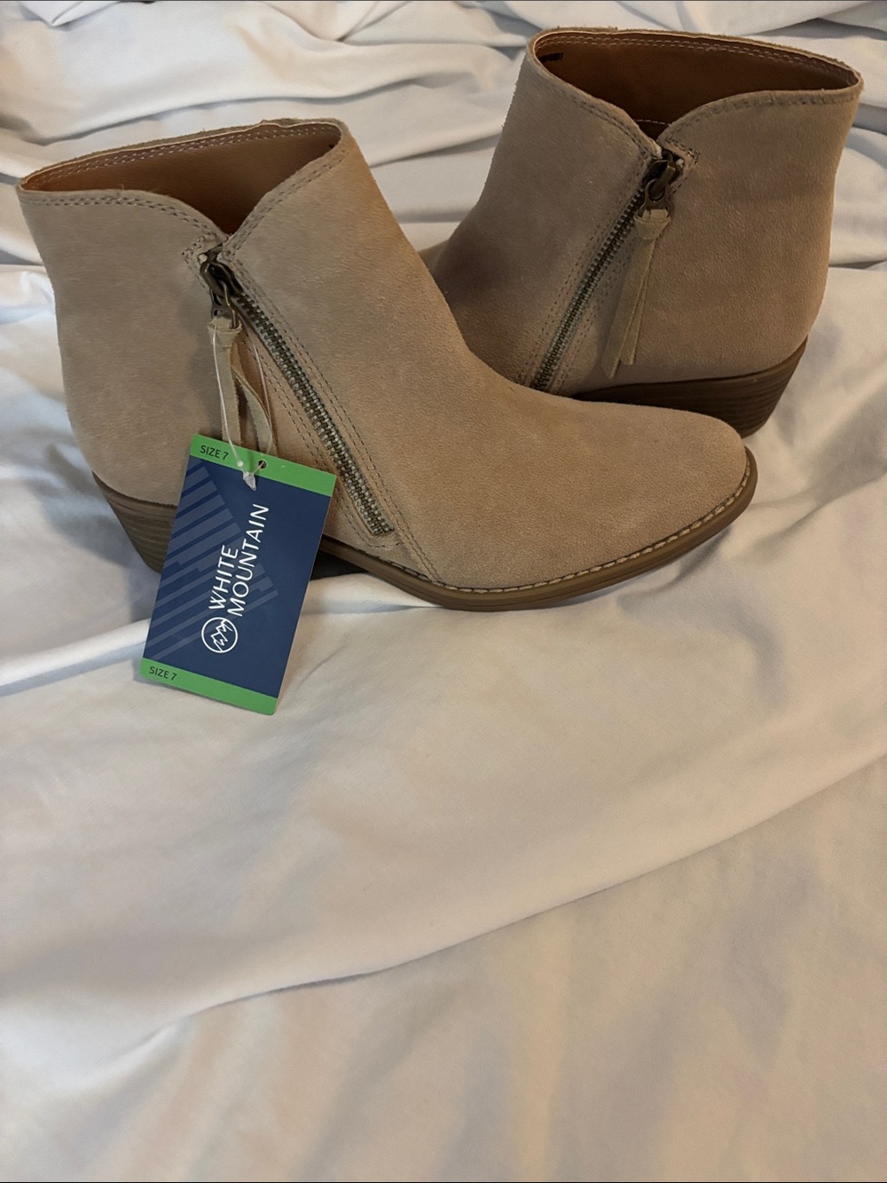 White Mountain NWT Beige Suede Ankle Booties with Side Zip